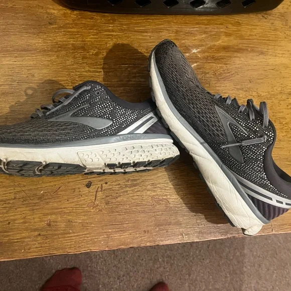 Brooks Men's Gray Running Shoes - Picture 1 of 5